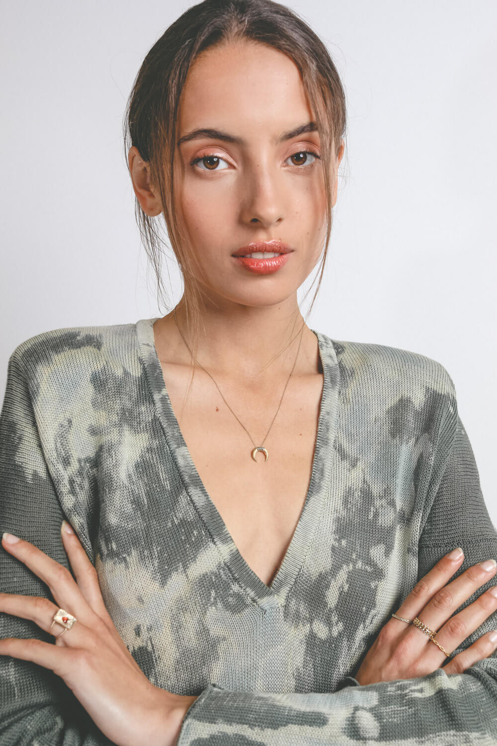 Feidt Collier Petite Corne Lune – Or Blanc 9k Saphirs Grey