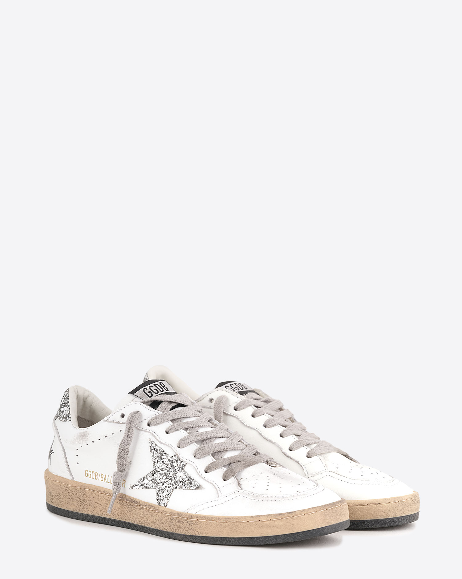 Sneakers en cuir blanc étoile et arrière à paillettes argentées Ball Star Golden Goose femme. Face.