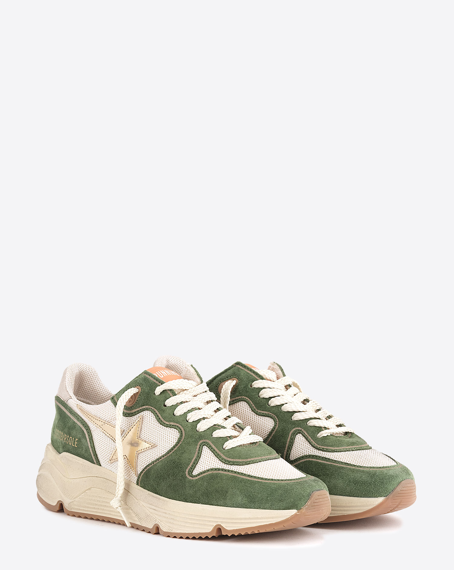 Sneakers running Sole Golden Goose femme résille crème et cuir suédé vert étoile en cuir lamé doré. Face.