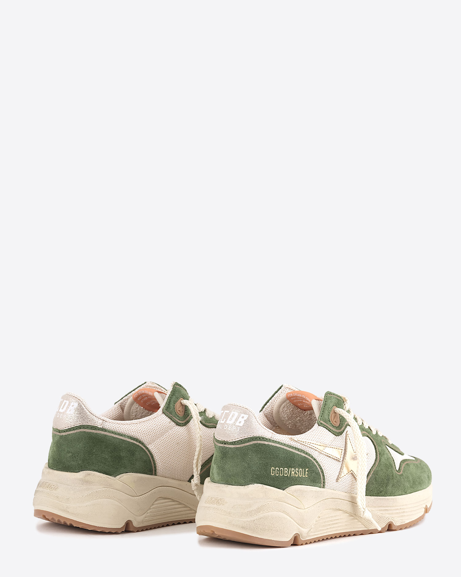 Sneakers running Sole Golden Goose femme résille crème et cuir suédé vert étoile en cuir lamé doré. Arrière.