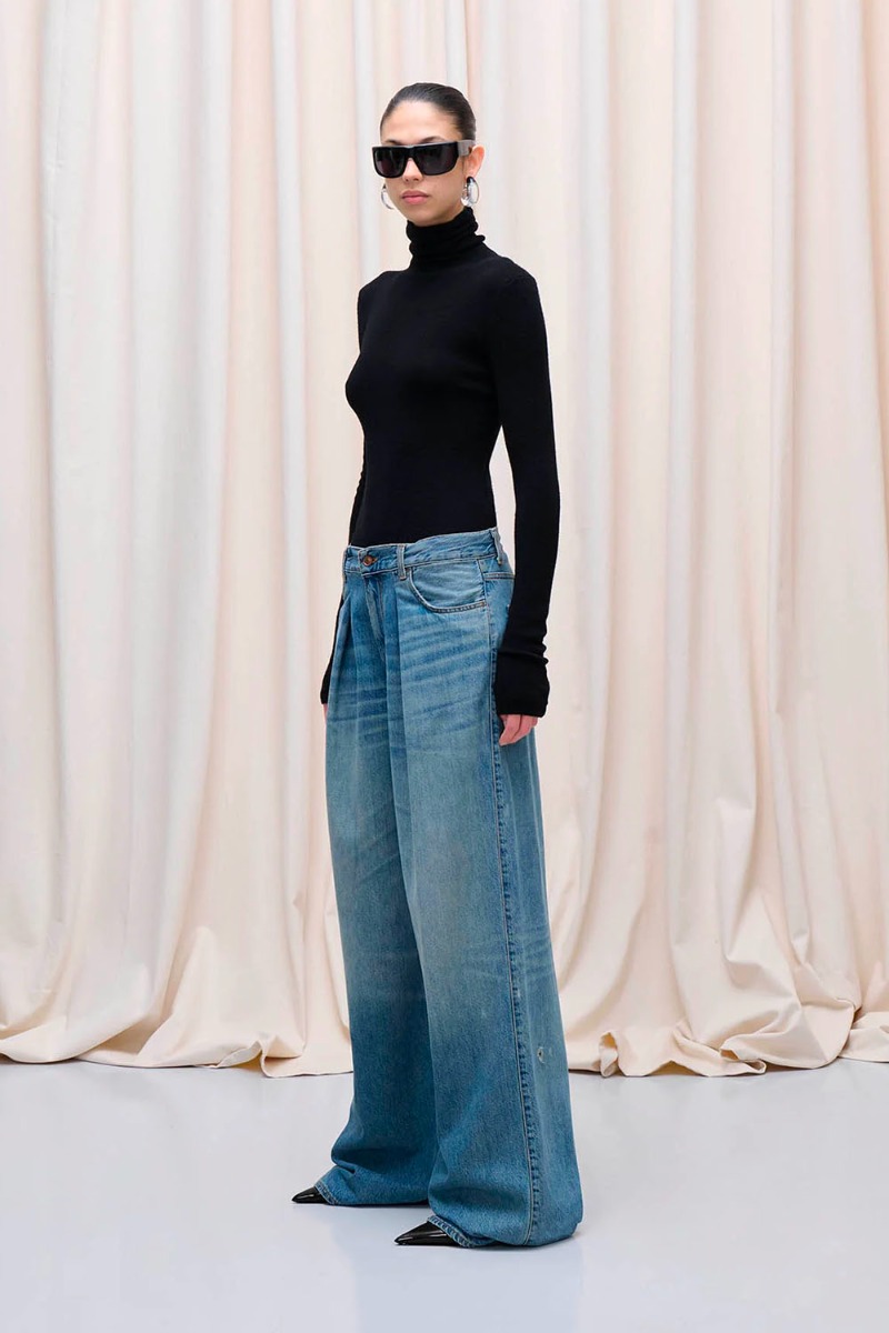 Jean Candy denim Haikure délavage Blue Tencel. Porté de profil.