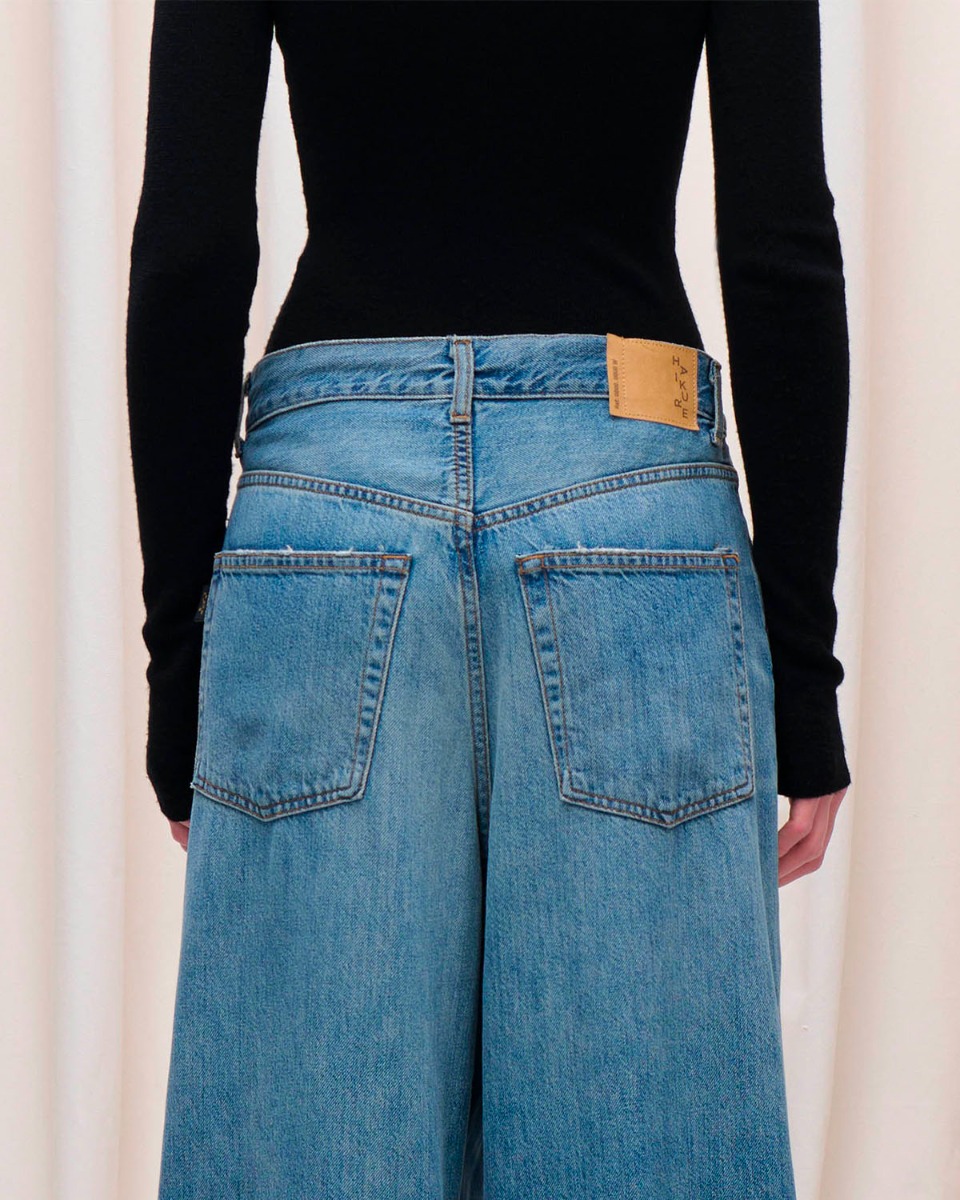 Jean Candy denim Haikure délavage Blue Tencel. Détail des poches arrières.