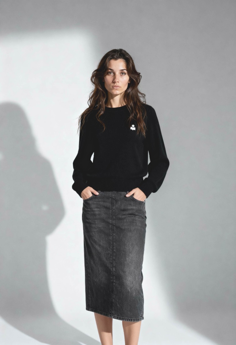 Jupe Kim Haikure en denim gris foncé. Portée de face.