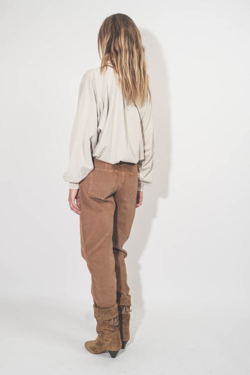 Jean Catarina Isabel Marant Etoile en toile de coton ocre. Porté de dos.
