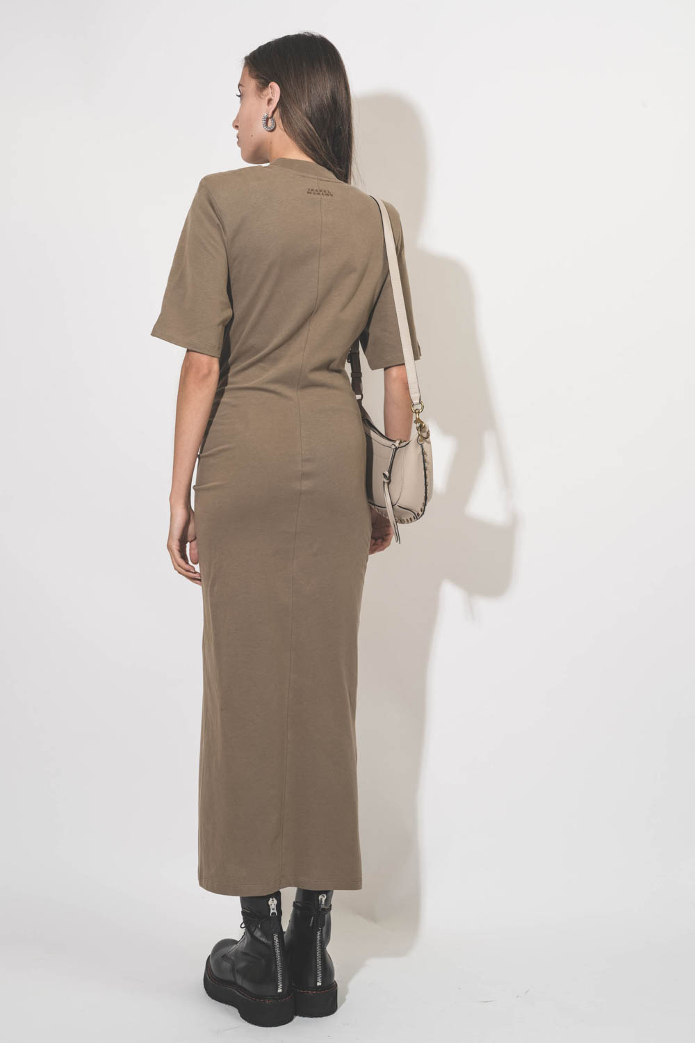 Robe longue manches courtes drapée et fendue en jersey de coton kaki Lexia Isabel Marant Etoile. Porté de dos;