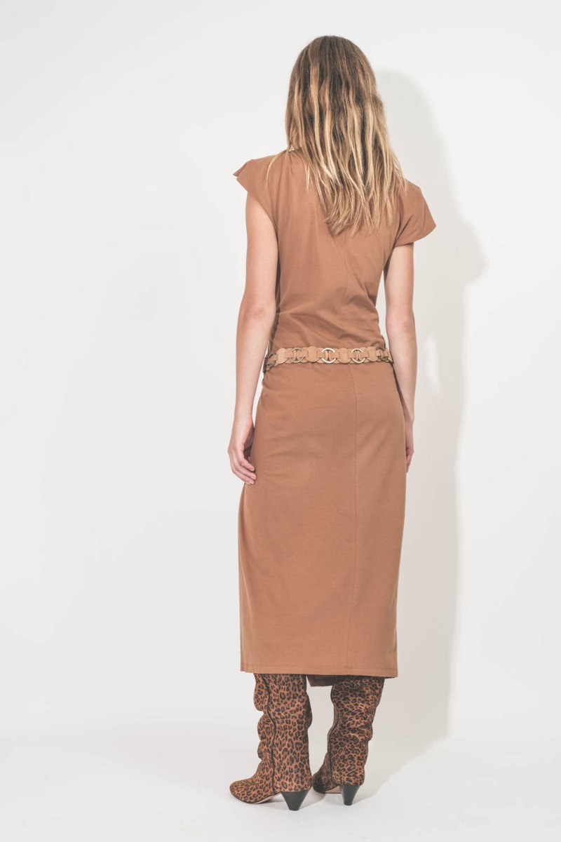 Robe longue Nadela Isabel Marant Etoile en jersey de coton caramel. Portés de dos.