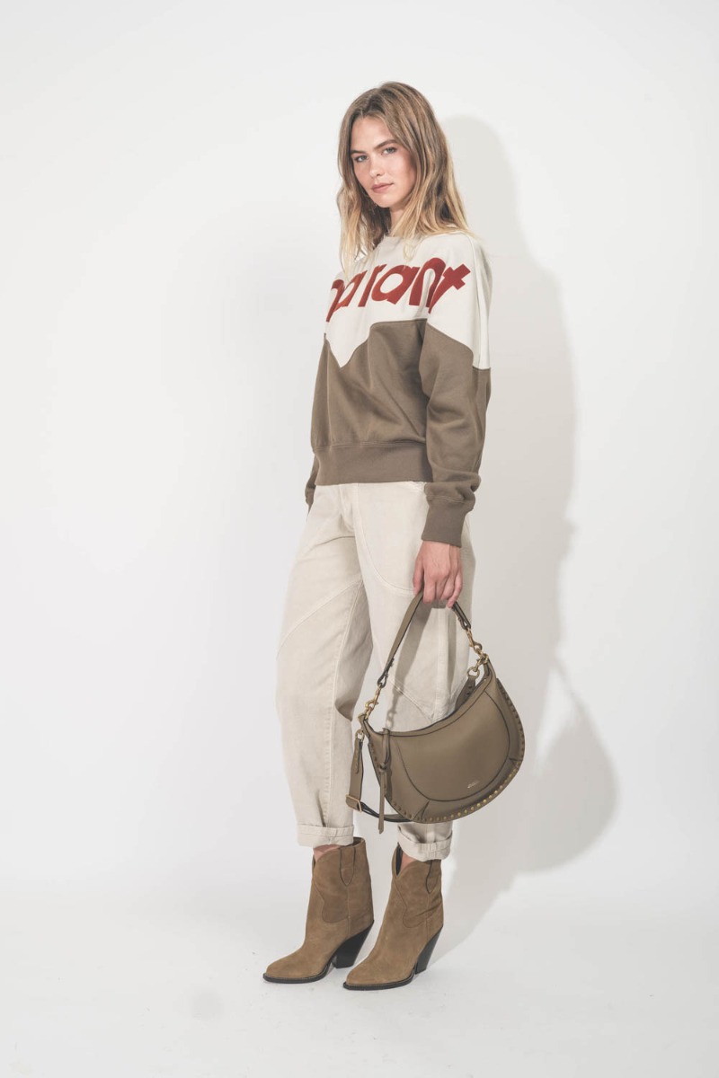 Sweatshirt Houston Isabel Marant Etoile à logo Marant écru, kaki foncé.  Porté de profil.
