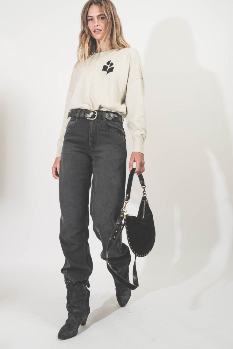 Jean Jenny Isabel Marant en denim noir délavé. Porté taille haute et ceinturé.