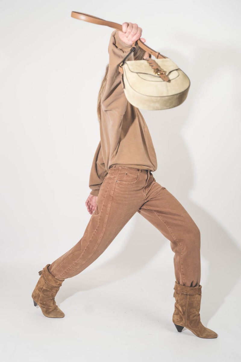 Sac Altay petit beige Isabel Marant. Porté main.