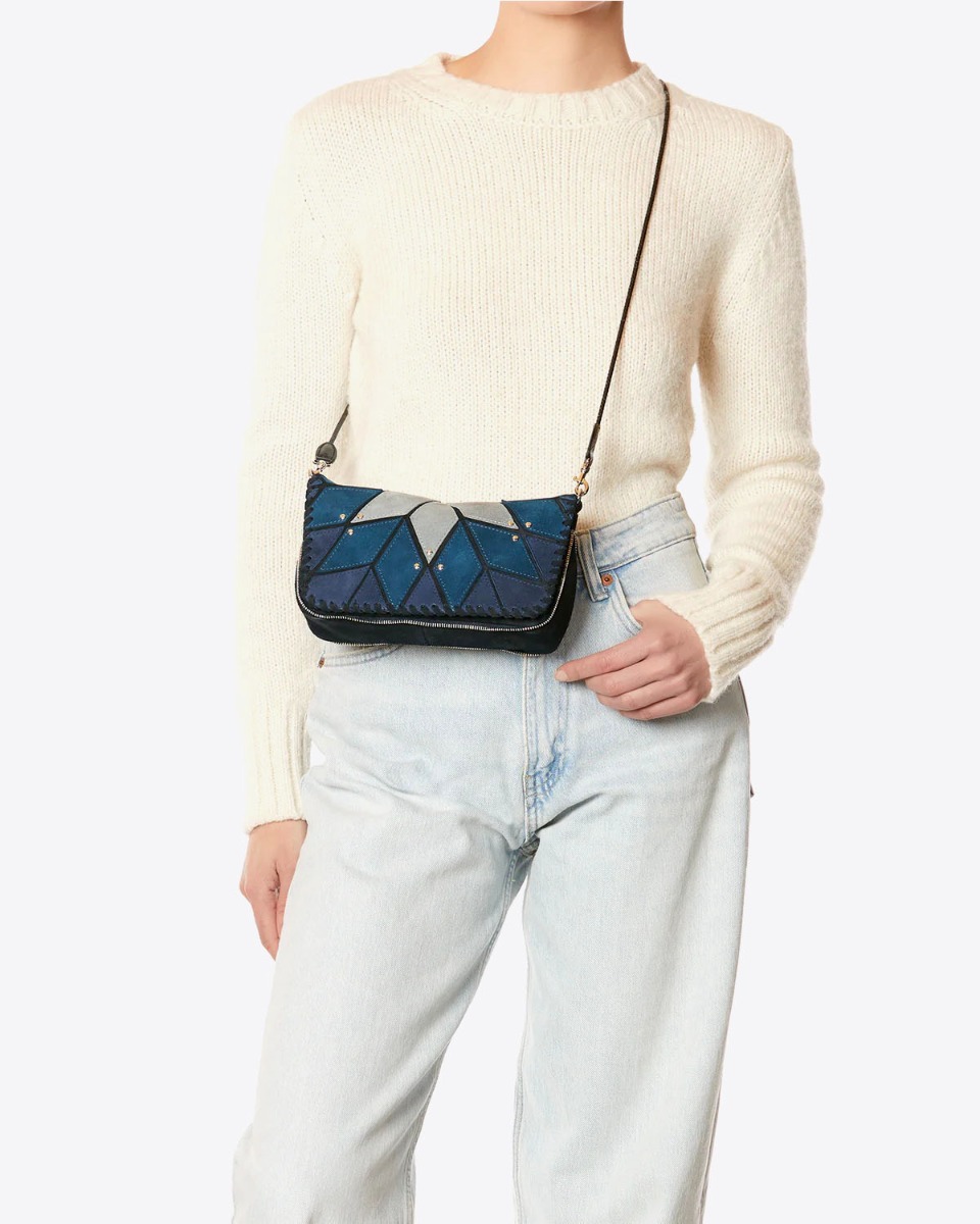 Sac Bobi S Jérôme Dreyfuss en patchwork de cuir suédé bleu Lever du Jour porté crossbody. 