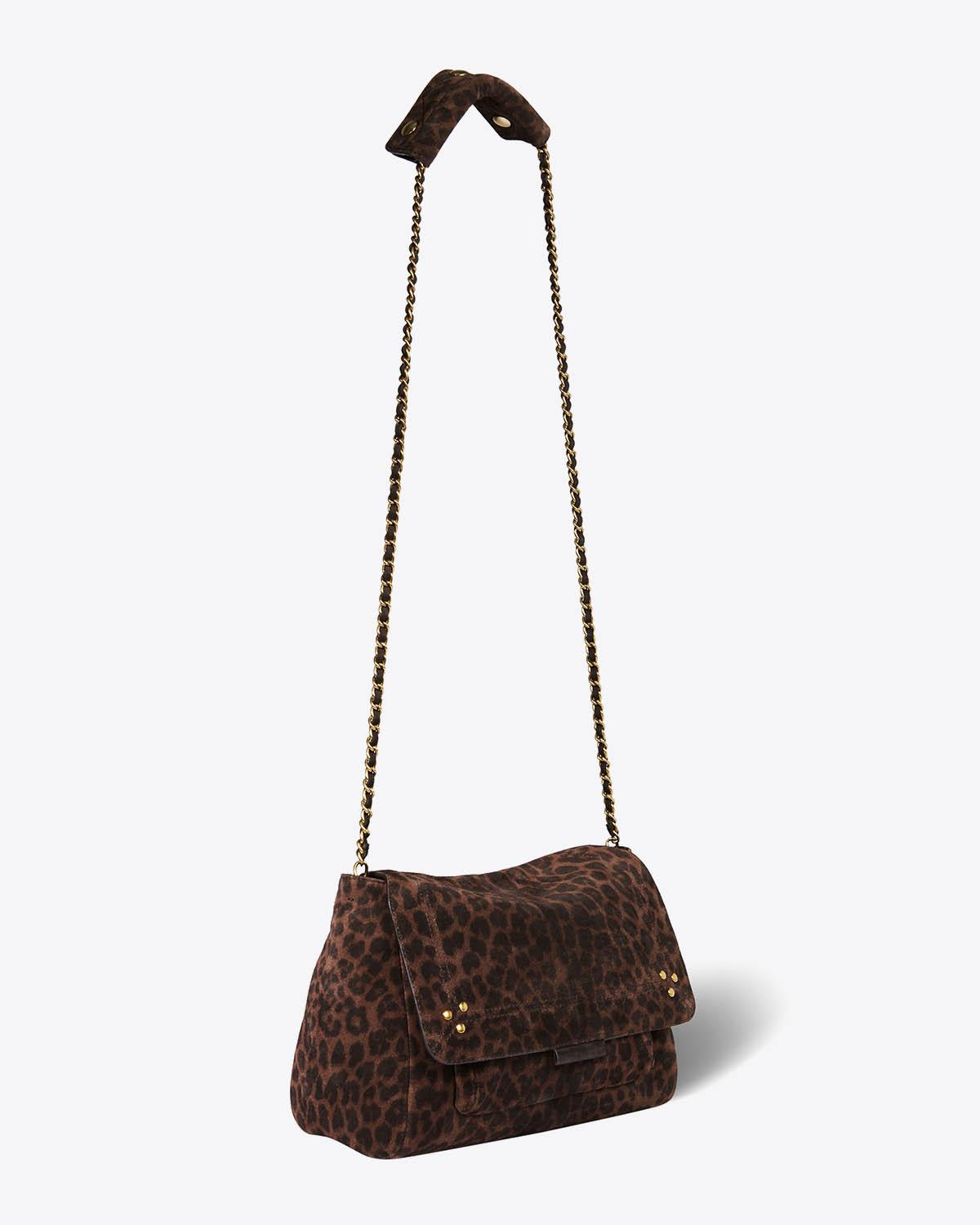 Sac Lulu M en cuir suédé léopard naturel Jérôme Dreyfuss. Bandoulière longue pour un porté épaule ou croisé.