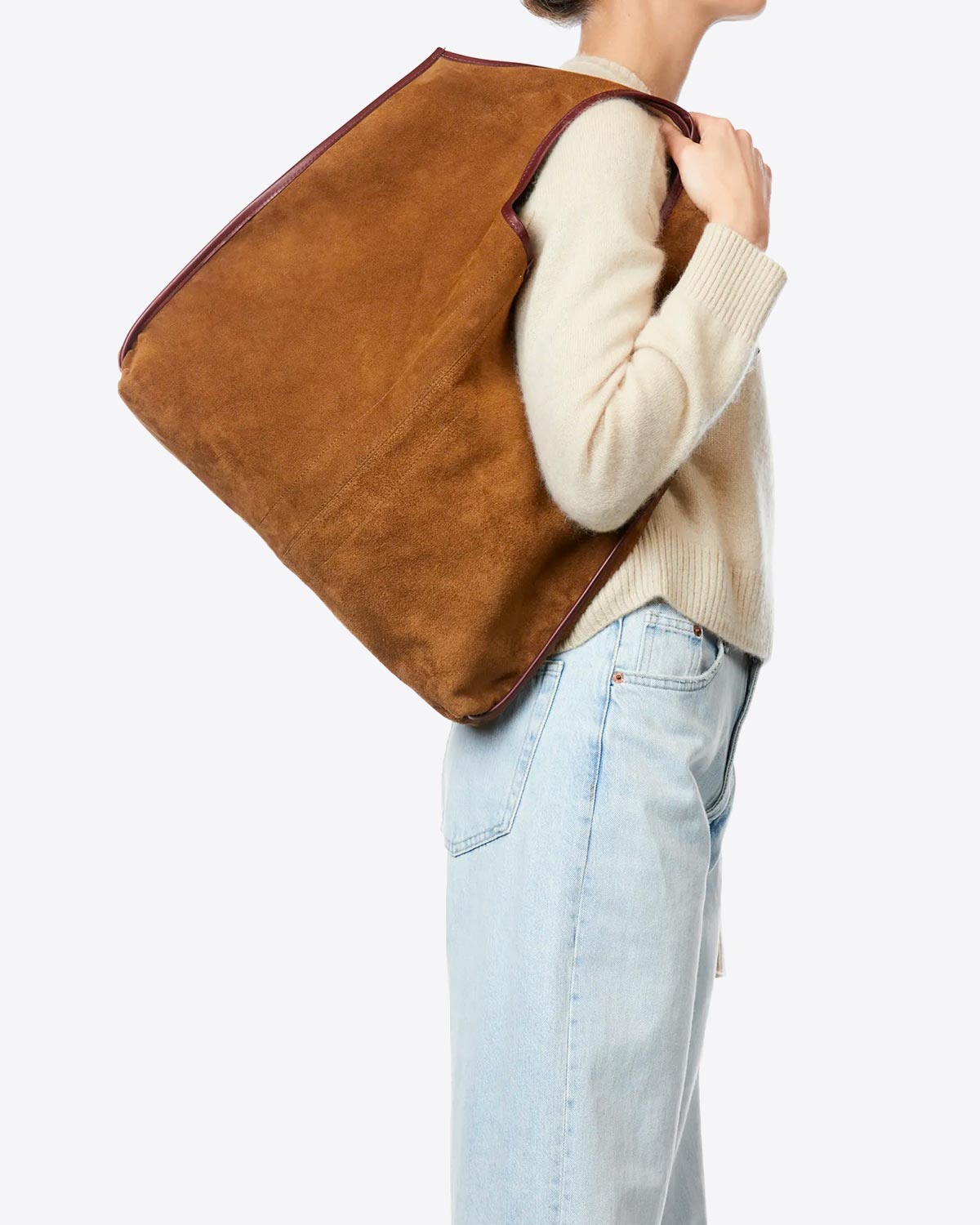 Sac Paco Jérôme Dreyfuss en cuir velours suédé tabac. Porté à l'épaule. 