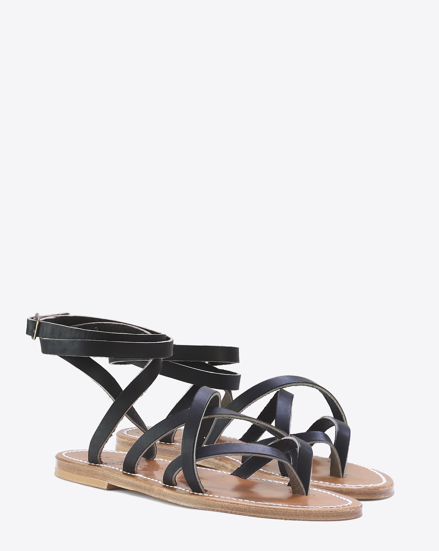 Sandales plates Zenobie en cuir noir K.Jacques. Face.