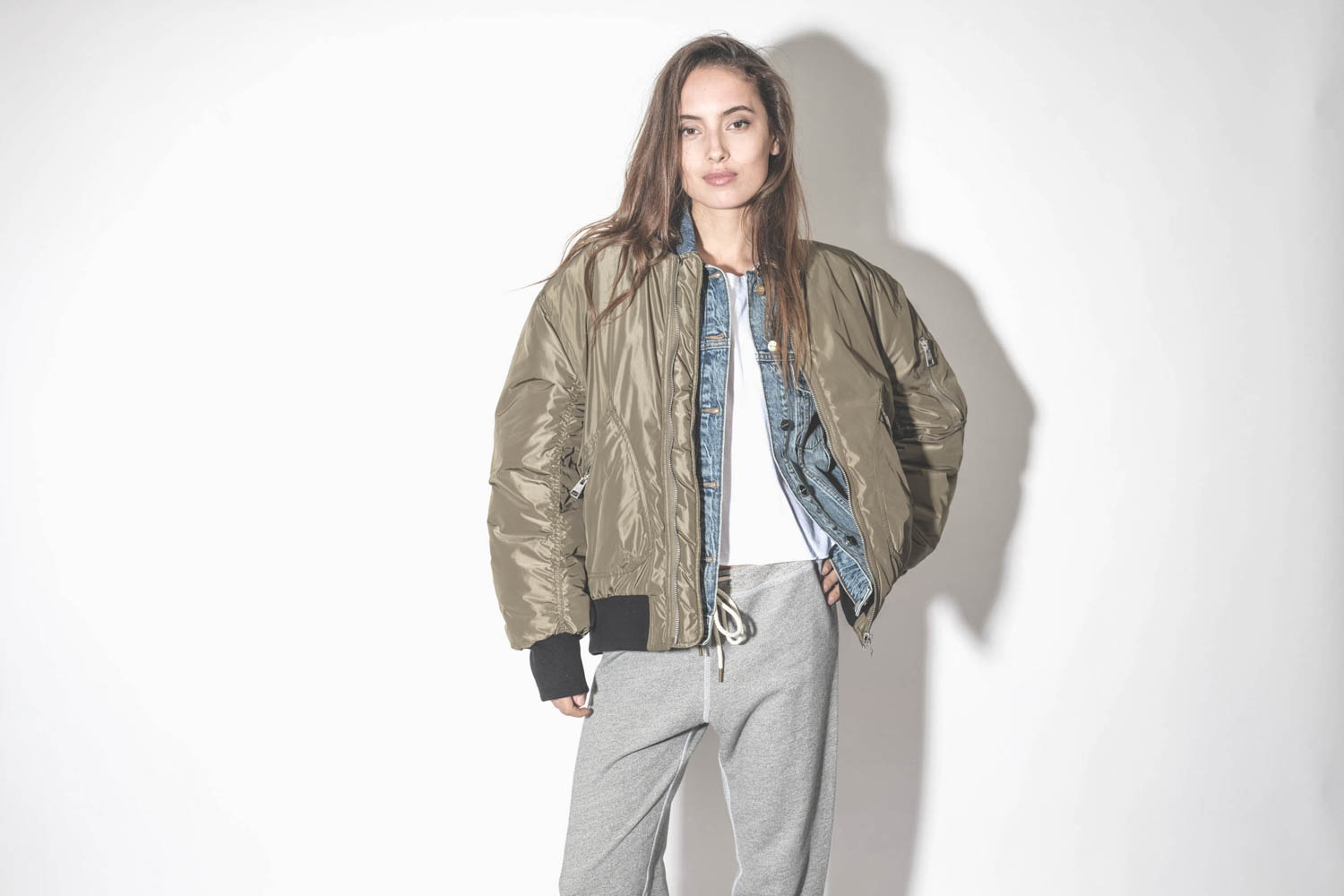 Blouson Bomber aviateur kaki Mikuta. Porté de face.