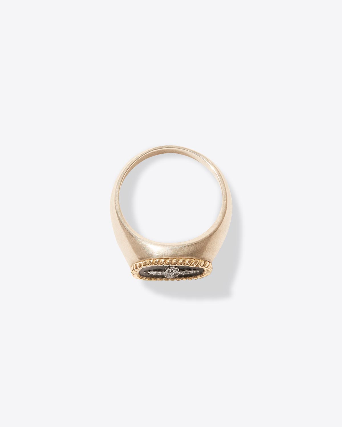 Bague chevalière noire en or et argent, croix diamants Polki Bowie Pascale Monvoisin. Profil.