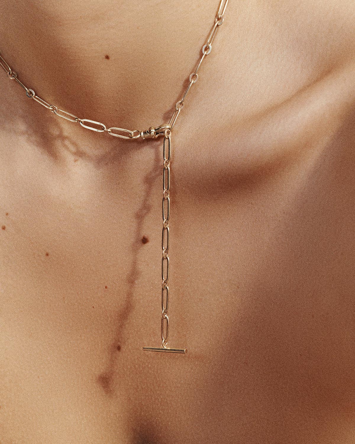 Collier chaine en or rose Debbie N°2 Pascale Monvoisin. Porté en ras du cou. Chaine réglable. 