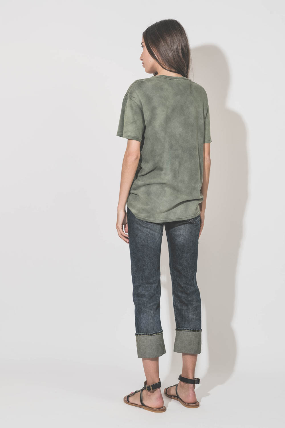Jean taille basse Boy Straight délavage bleu Winnett Selvedge blue R13 denim. Edition limitée. Porté de dos.