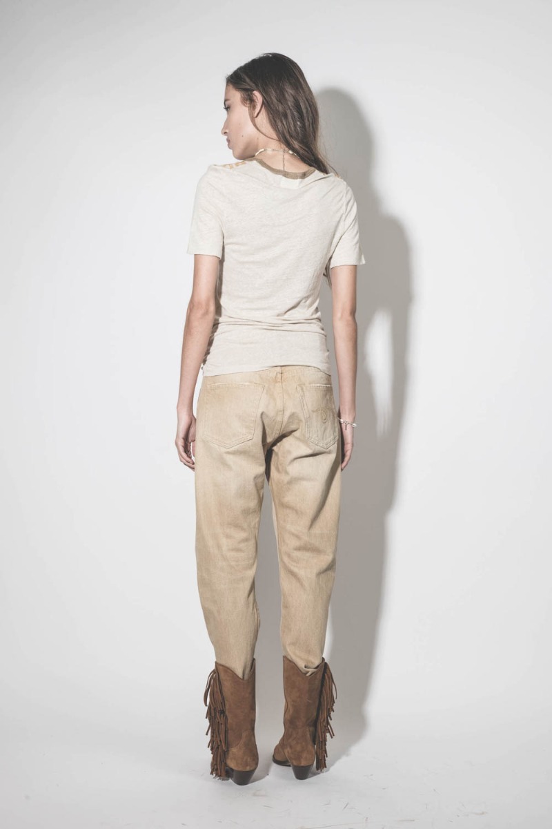 Jean Crossover R13 en toile beige Faded Wheat. Porté de dos.