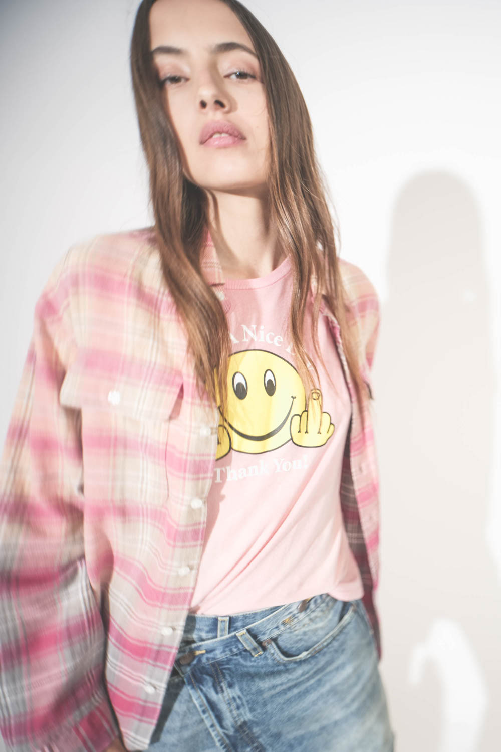 Tee-shirt manches courtes Smiley Have A Nice Day R13 en coton et cachemire rose. Détail du Smiley ???? 



