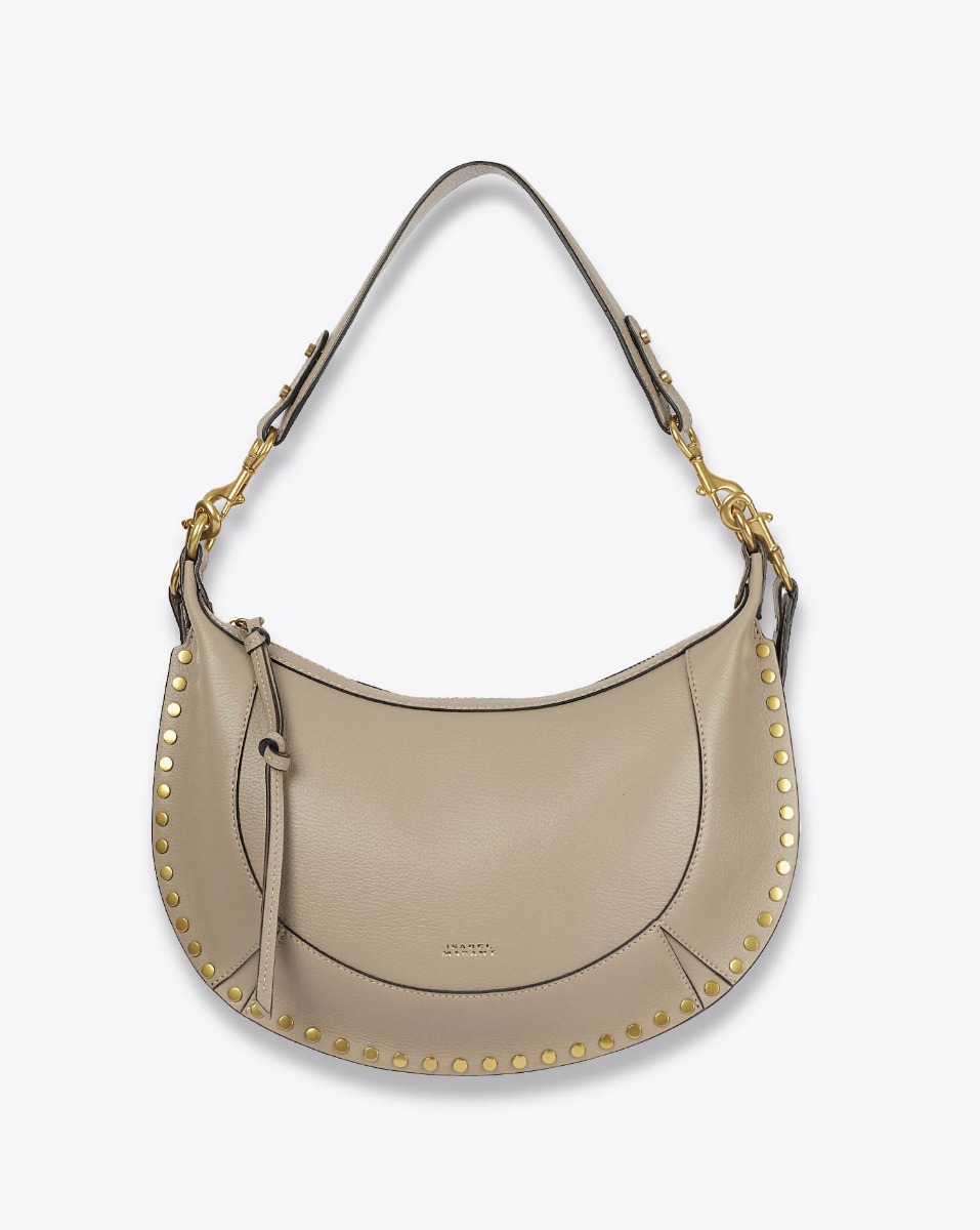 Sac Naoko Isabel Marant en cuir grainé taupe. Anse courte et bandoulière longue amovible et réglable. Porté épaule et main ou épaule et croisé. Face. Anse courte.