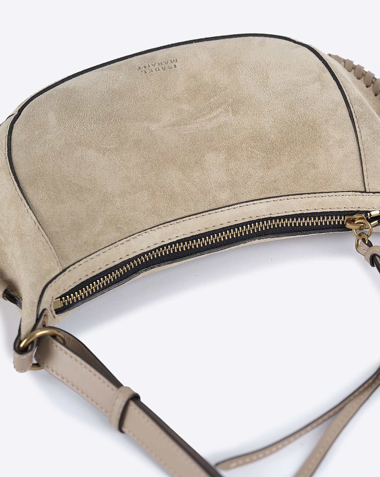 Sac lune Oskan Isabel Marant en cuir de veau suédé beige clair. 
