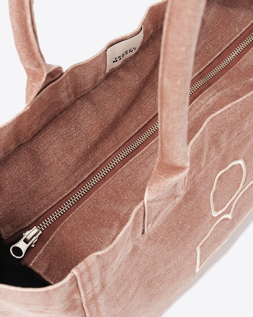 Cabas en toile Yenky zip Isabel Marant. Coloris Rust délavé avec logo "MARANT" brodé devant. Porté main ou épaule. Détail de la fermeture zippée.