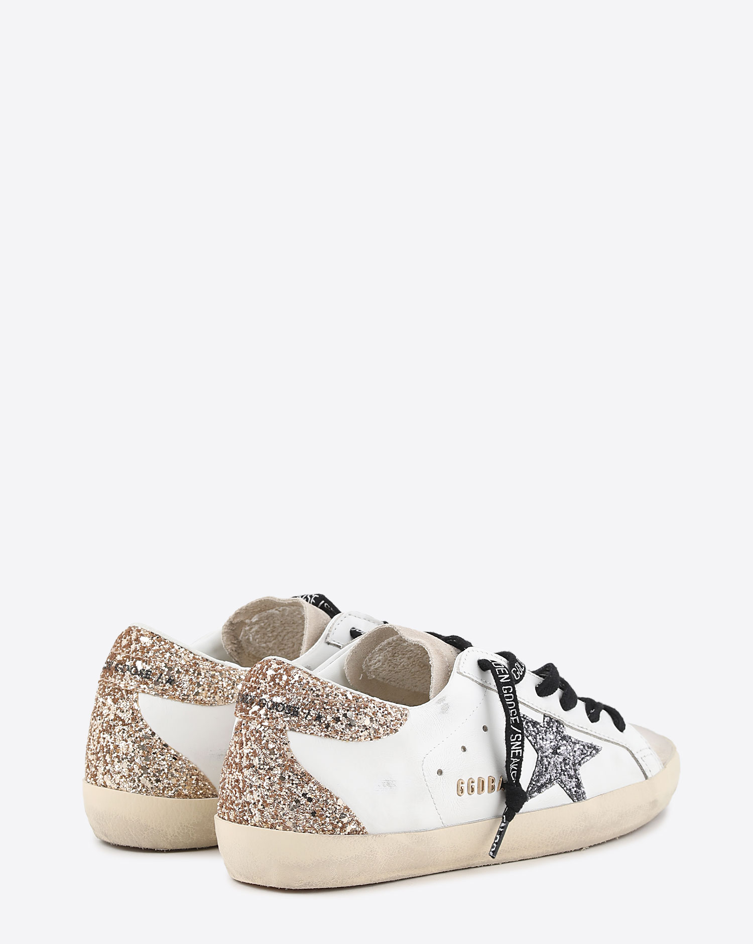 Sneakers Superstar en cuir blanc étoile paillettes anthracite arrière paillettes dorées 82532 Golden Goose femme. Vu de dos. 
