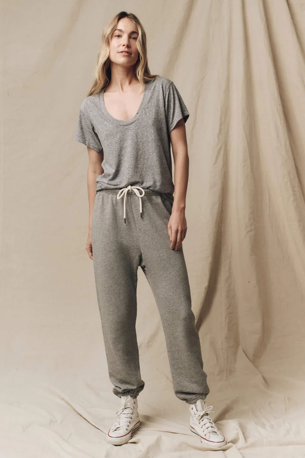 Pantalon jogging Stadium The Great en coton gris. Vue porté face. 
