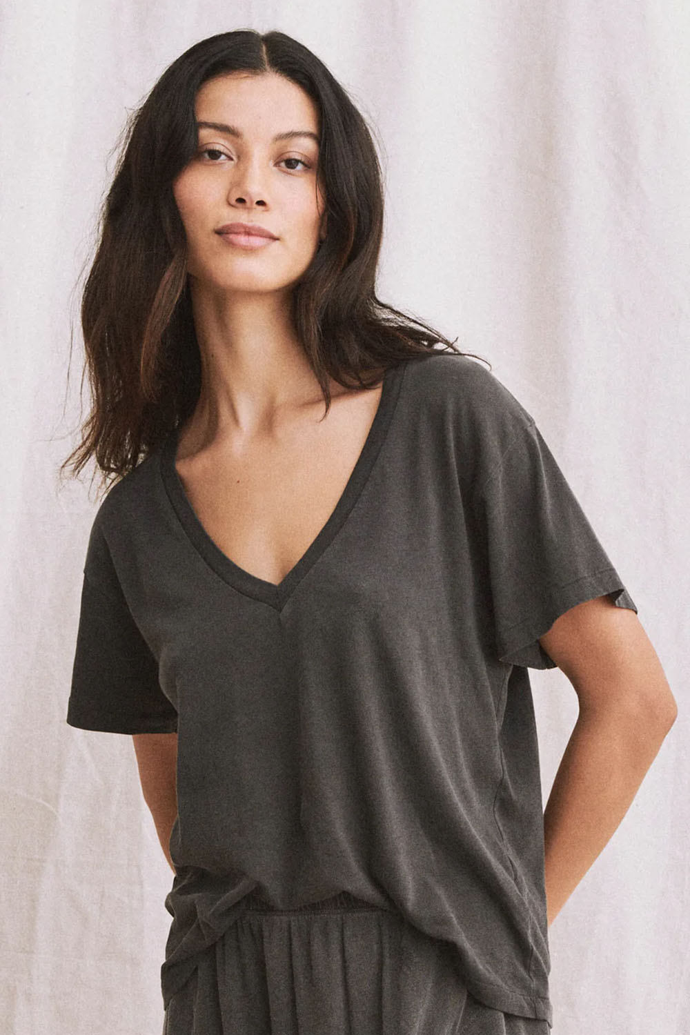 The Great Tee-Shirt V Neck – Noir Délavé