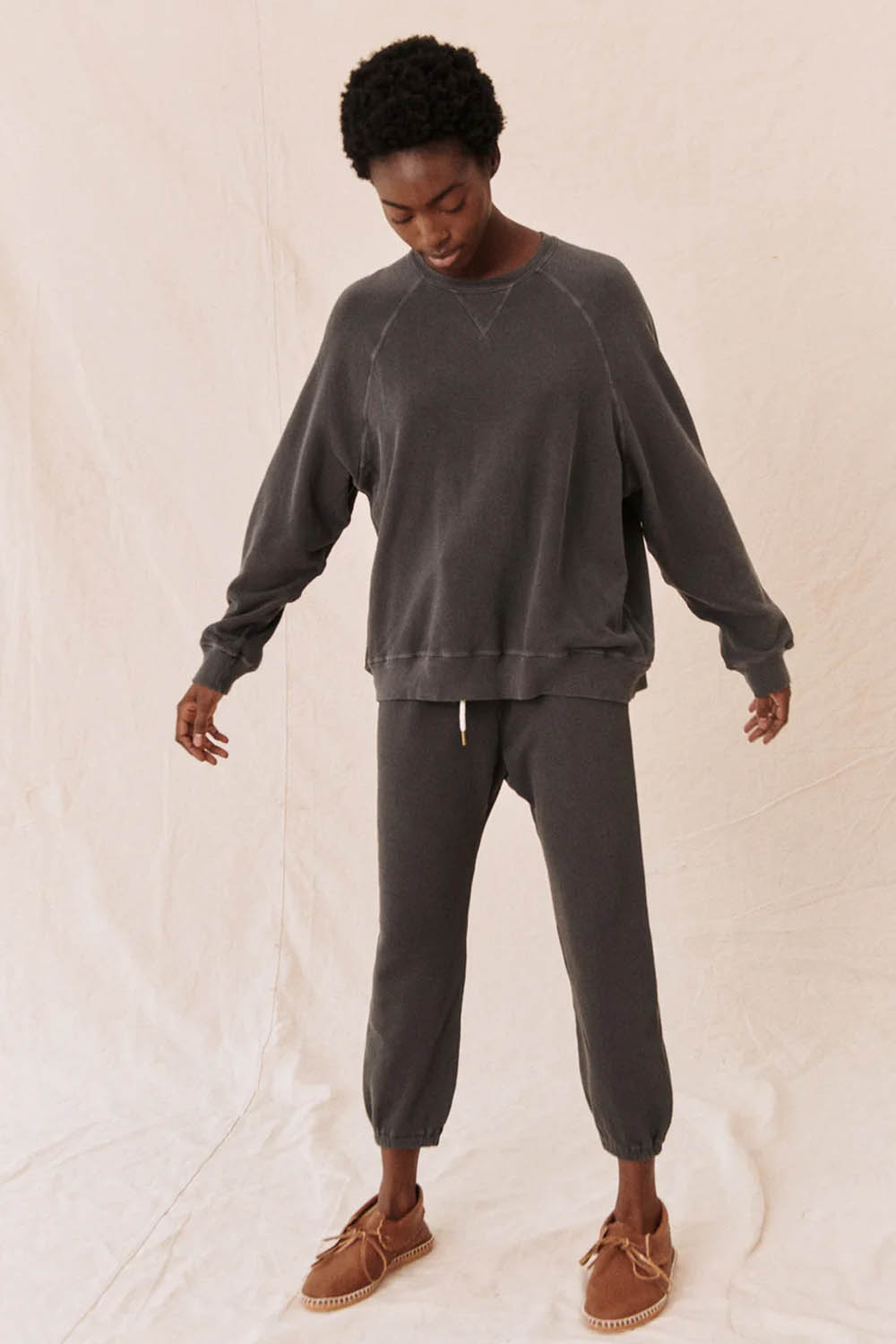 The Great Sweatshirt Slouch – Noir Délavé